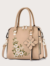 Charger l&#39;image dans la galerie, EMERY ROSE Floral Embroidery Square Bag With Floral Bag Charm
